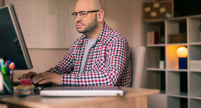 Ux designer sur son ordinateur