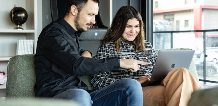 2 collaborateurs qui travaille sur un projet